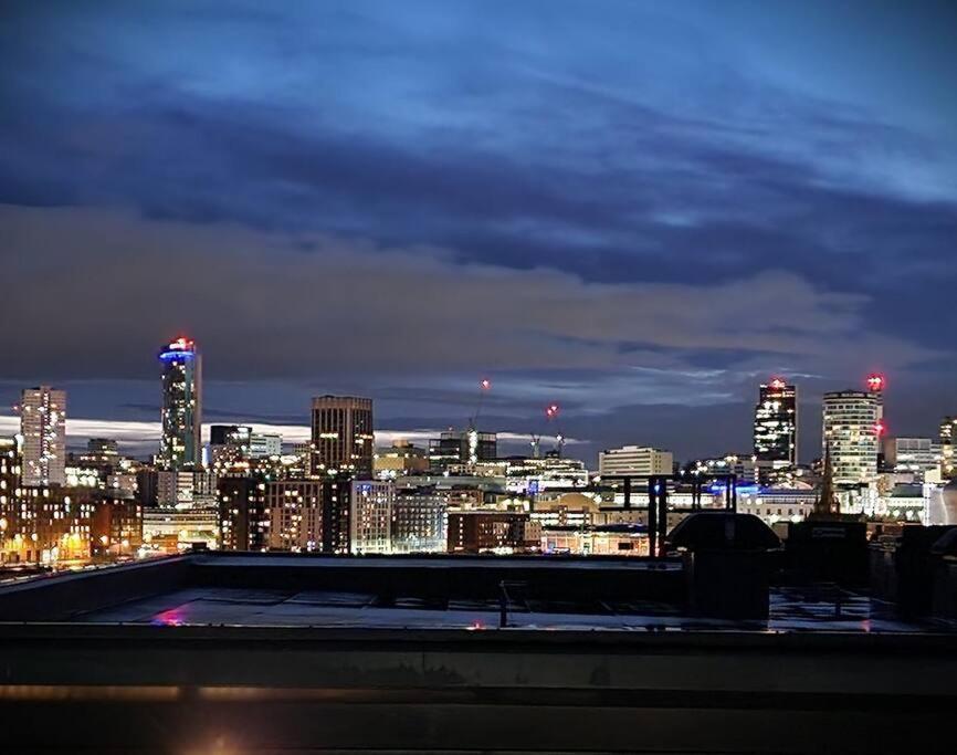 Penthouse - Amazing City Skyline Views - Free Parking - Balcony - Utilita Arena - New St Station - Bullring Shopping Birmingam Exterior foto